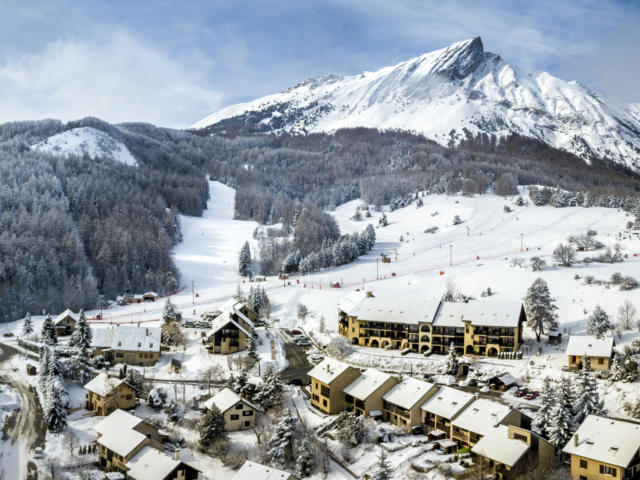 Station village de Laye au pied du Pic de l'Aiguille