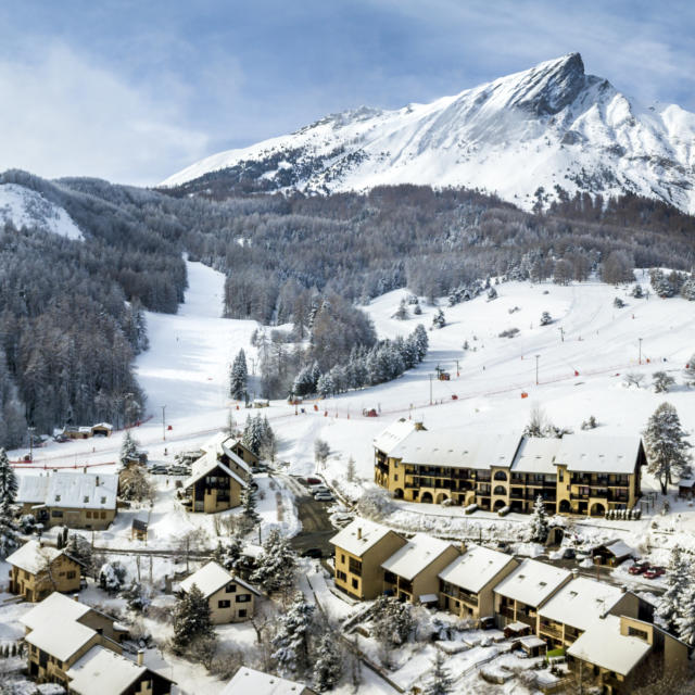 Station village de Laye au pied du Pic de l'Aiguille