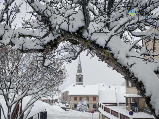 Chute de neige à la station de St léger les Mélèzes