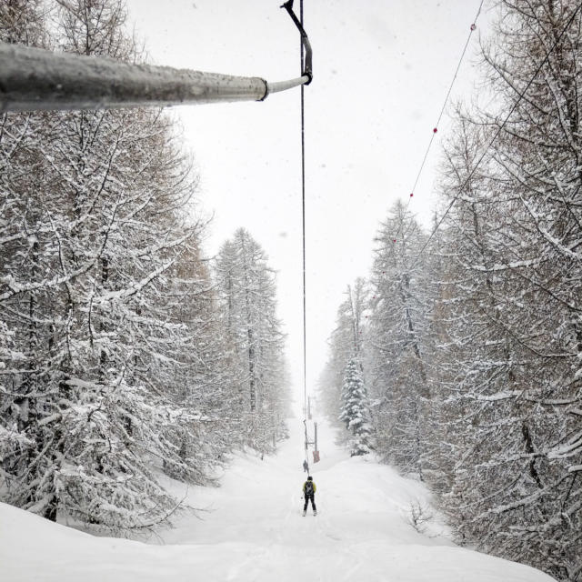 Montée en téléski à Serre Eyraud