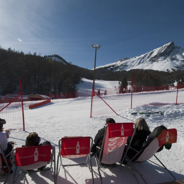 Vue sur les pistes de Laye depuis la terrasse du Petit renard