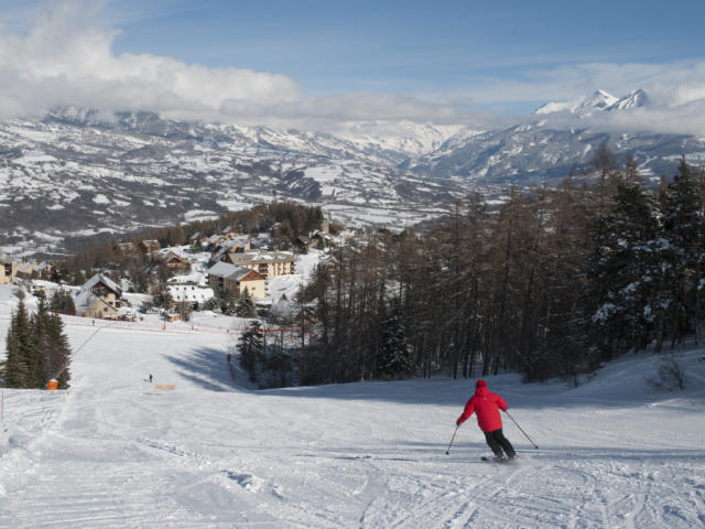 Vue depuis les pistes de la station de Laye