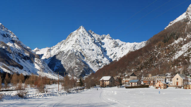 Piste de ski fond au Hameau des Borels à Champoléon