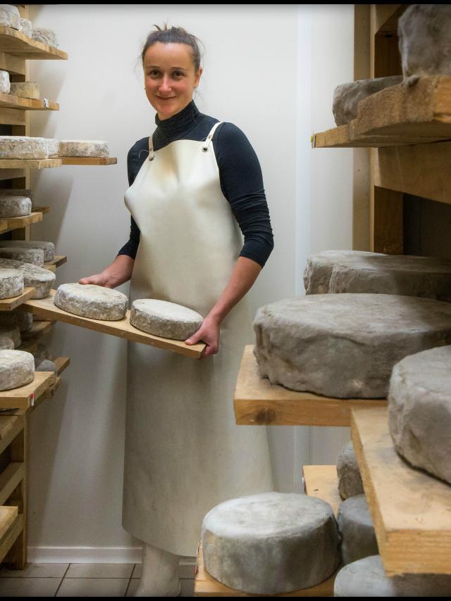 Hautes-Alpes (05), Vallée du Champsaur, Chabottes, GAEC Pré Lacombe, Fromages fermiers au lait cru de vache, Marion Ranguis et Jean-Luc Ranguis   // Hautes-Alpes (05), Valley Champsaur, Chabottes, GAEC Pre Lacombe, farmhouse cheeses made with raw cow's milk, Marion and Jean-Luc Ranguis Ranguis