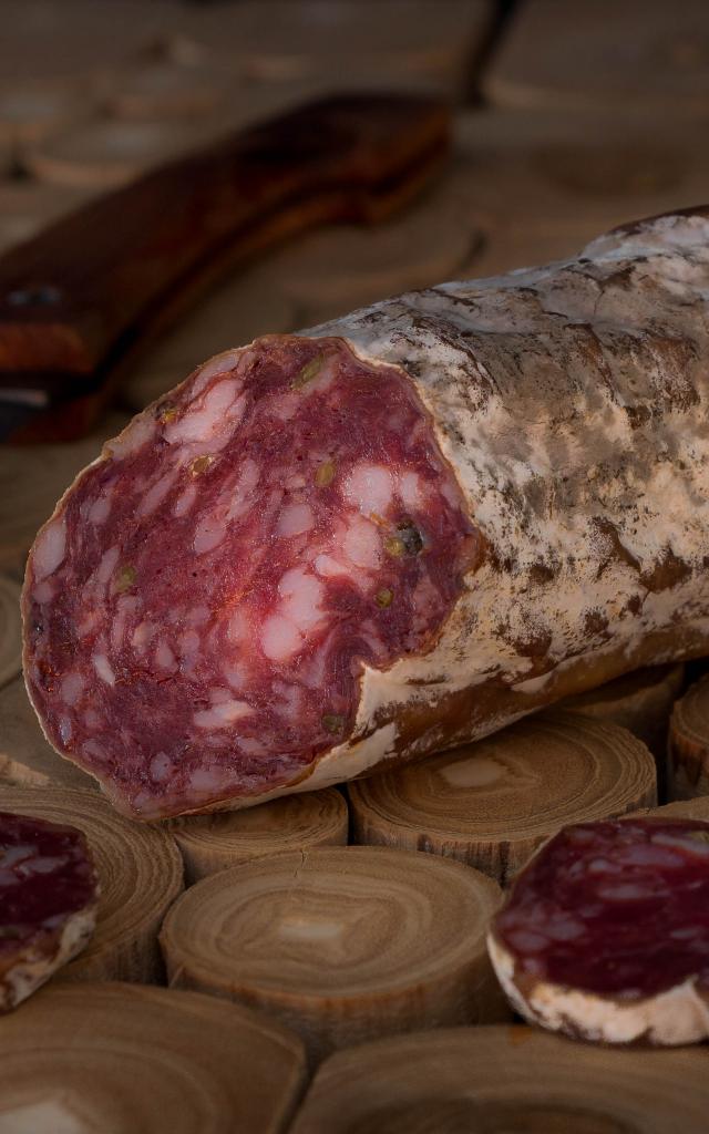 Hautes-Alpes (05), Vallée du Champsaur, Saint Eusèbe, Salaison des Ecrins, Saucissons, Quatre médailles d'or décernées à la Salaison des Ecrins au concours général agricole    // Hautes-Alpes (05), Valley Champsaur, Saint Eusèbe, The Ecrins Salting, Saucissons, Four gold medals in the Ecrins Salting the general agricultural competition