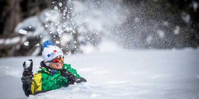 Enfant en raquettes à la station de Chaillol