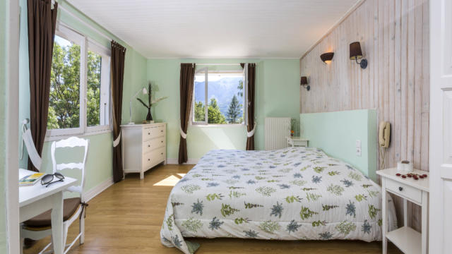 Hautes-Alpes (05), Vallée du Champsaur, Saint-Bonnet-en-Champsaur, Hôtel 2*  La Crémaillère, Logis de France 2 cheminées //  Hautes-Alpes (05), Champsaur valley, Saint-Bonnet-en-Champsaur, Hôtel La Crémaillère , Logis de France 2 cheminées