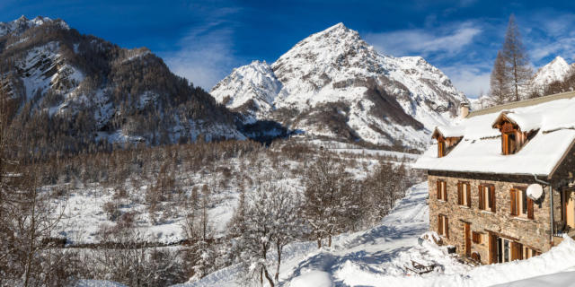 Hautes-Alpes (05), Vallée du Champsaur, Champoléon, Gîte et chambre d'hôtes la Pierre de l'Ours //  Hautes-Alpes (05), Champsaur valley, Champoléon, lodging and guest room Pierre de l'Ours