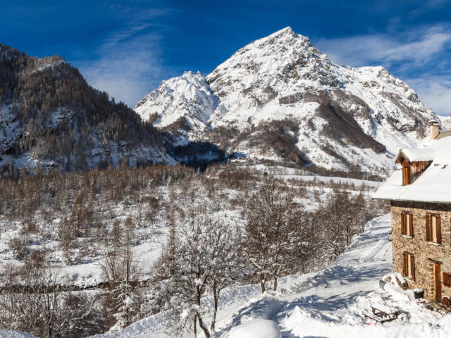 Hautes-Alpes (05), Vallée du Champsaur, Champoléon, Gîte et chambre d'hôtes la Pierre de l'Ours //  Hautes-Alpes (05), Champsaur valley, Champoléon, lodging and guest room Pierre de l'Ours