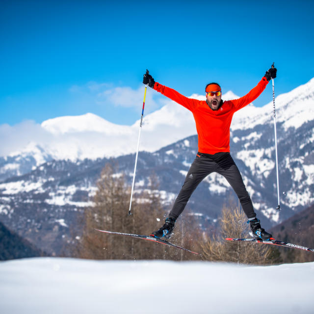 Skieur de Fond heureux dans Champsaur