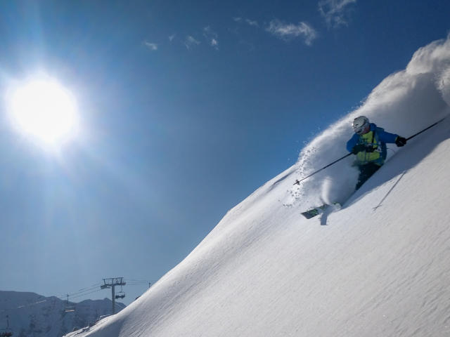 Skieur à la station d'Orcières Merlette