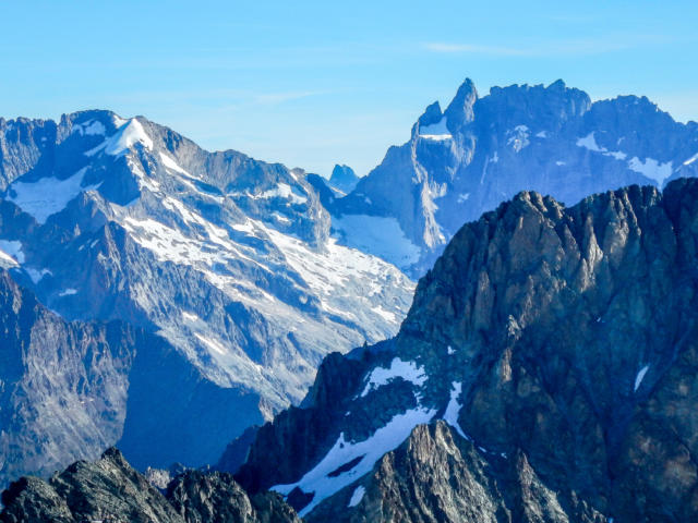 Montée aux Rouies en alpinisme