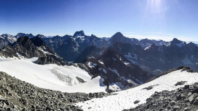 Montée aux Rouies en alpinisme