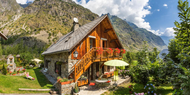 Hautes-Alpes, 05,  Parc national des Ecrins, Vallée du Valgaudemar, La Chapelle-en-Valgaudemar,  Gîte d'étape du Casset // Hautes-Alpes, 05, national park of the Ecrins, the Valgaudemar valley, Chapelle-en-Valgaudemar village, hamlet of the Casset, Gîte d'étape du Casset