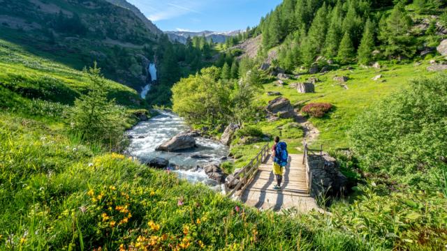 Randonnée pédestre dans la zone coeur du Parc national des Ecrins