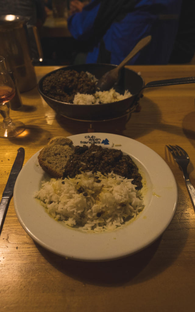 Repas du soir en refuge dans le Valgaudemar