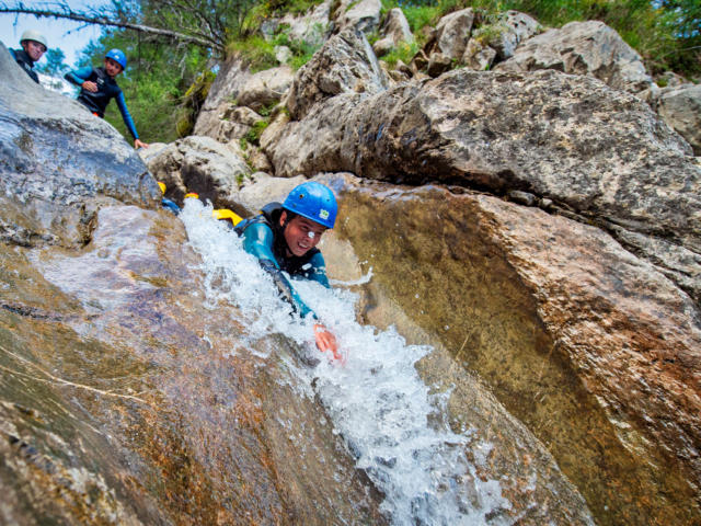 Glissade dans le canyon de la Rouanne à Ancelle