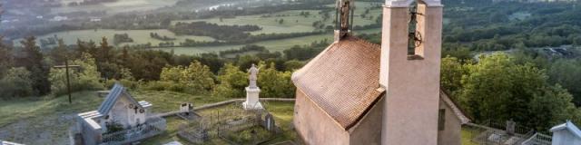 Notre Dame de Bois Vert au levée du soleil à la Fare en Champsaur