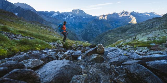 Marche dans le Valgaudemar face au Sirac