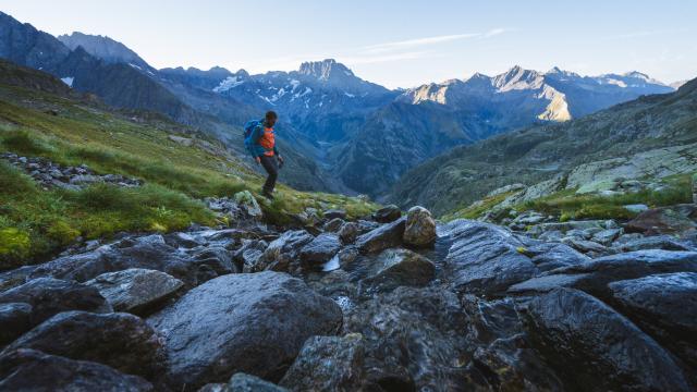 Marche dans le Valgaudemar face au Sirac