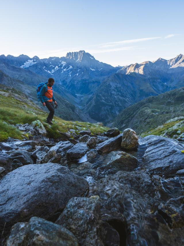 Marche dans le Valgaudemar face au Sirac