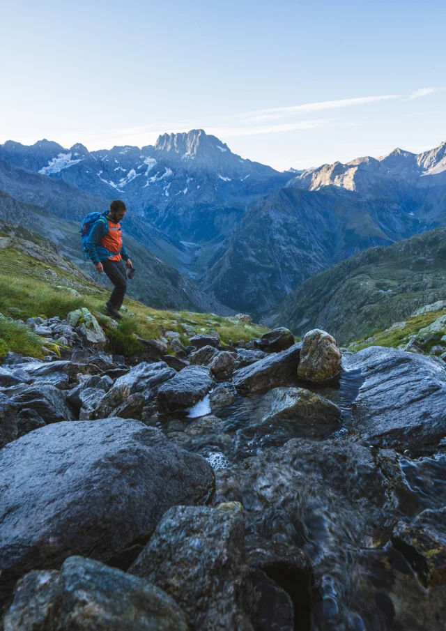 Marche dans le Valgaudemar face au Sirac