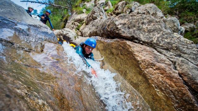 Glissade dans le canyon de la Rouanne à Ancelle