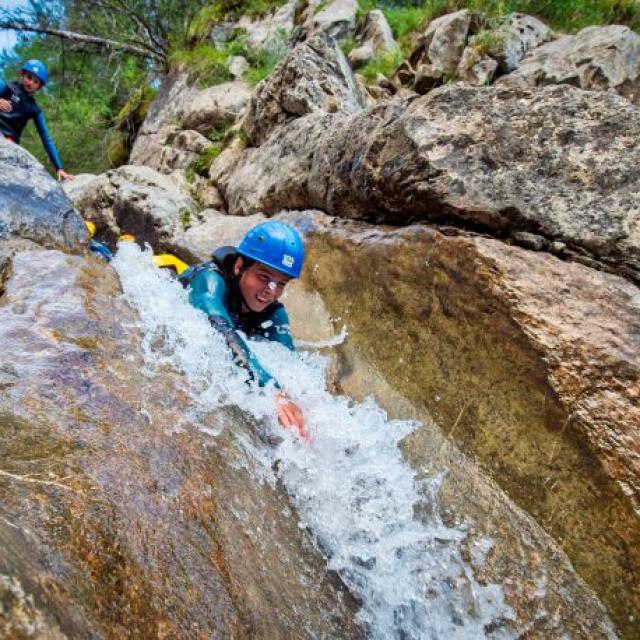 Glissade dans le canyon de la Rouanne à Ancelle