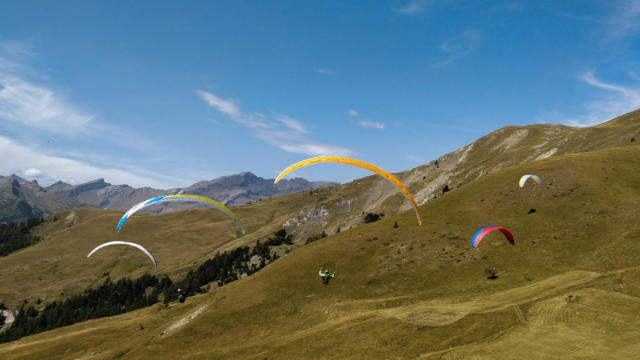 Décollage de parapente à Orcières au championnat de France Jeunes