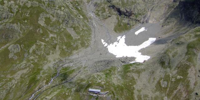 Vue aérienne du refuge de l'Olan dans le Valgaudemar