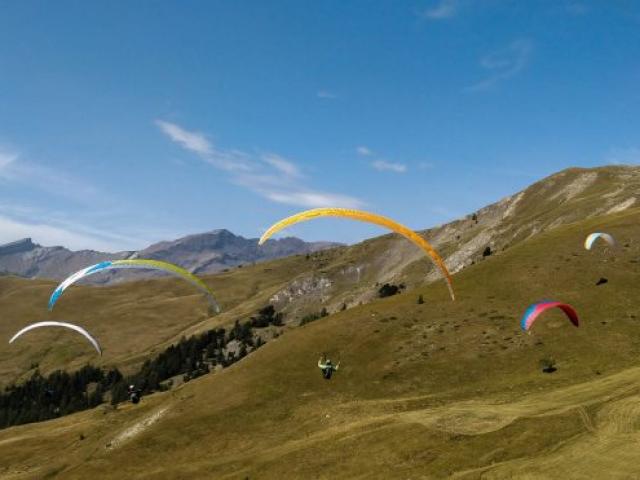 Décollage de parapente à Orcières au championnat de France Jeunes