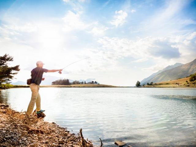 Pêche au lac de Barbeyroux dans le Champsaur