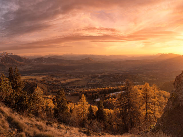 Panoramique du Champsaur depuis la station de Chaillol en automne