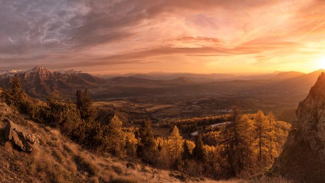 Panoramique du Champsaur depuis la station de Chaillol en automne