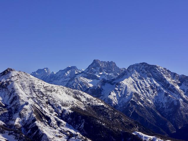 Vol en montgolfière au dessus de la vallée du Champsaur dans les Ecrins