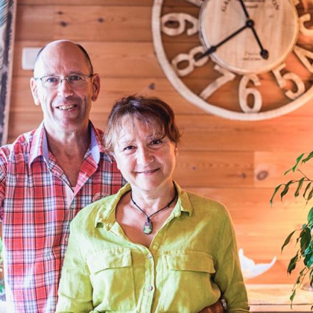 Marcus et Annie de la chambre d'hôtes la Coustille à Saint Léger les Mélèzes