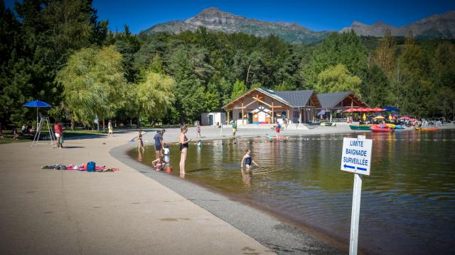 Plage surveillée au plan d'eau du Champsaur