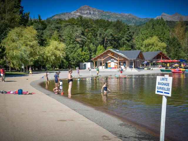 Plage surveillée au plan d'eau du Champsaur