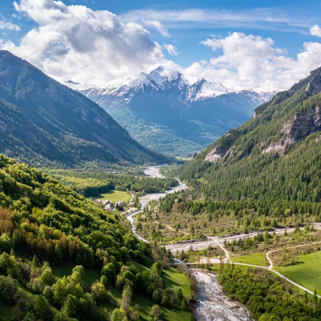 Vallée de Champoléon au printemps