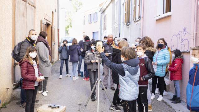 Résidence de création du photographe Vincent Beaume avec la classe de 6A du collège de Saint-Bonnet. Projet CHEMIN[Vivian Maier - Champsaur]. Les 25,26,27,28 mai 2021.