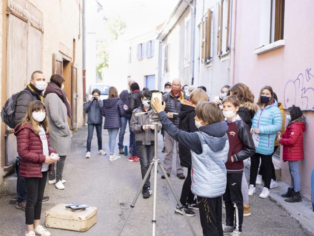 Résidence de création du photographe Vincent Beaume avec la classe de 6A du collège de Saint-Bonnet. Projet CHEMIN[Vivian Maier - Champsaur]. Les 25,26,27,28 mai 2021.