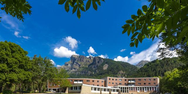 Hautes-Alpes (05), Vallée du Champsaur, Saint-Jean-Saint-Nicolas, Pont du Fossé, Centre de vacances Le Brudou  //  Hautes-Alpes (05), Champsaur valley, Saint-Jean-Saint-Nicolas, Pont du Fossé, Centre de vacances Le Brudou 