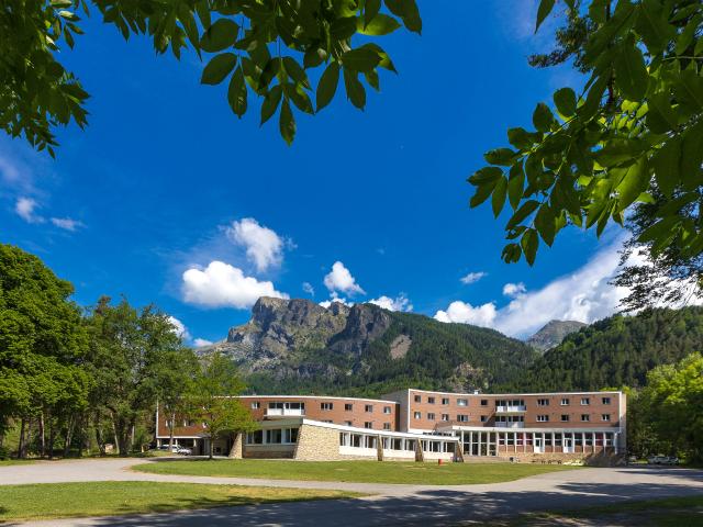 Hautes-Alpes (05), Vallée du Champsaur, Saint-Jean-Saint-Nicolas, Pont du Fossé, Centre de vacances Le Brudou  //  Hautes-Alpes (05), Champsaur valley, Saint-Jean-Saint-Nicolas, Pont du Fossé, Centre de vacances Le Brudou 