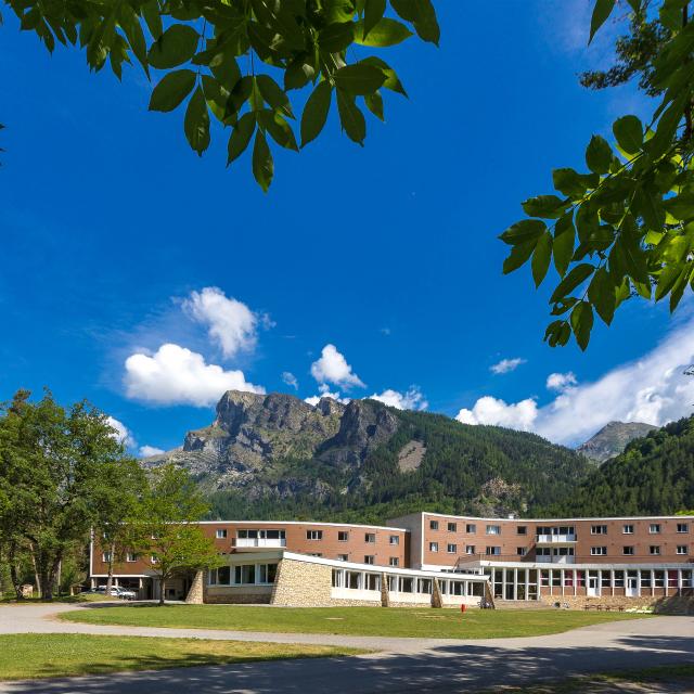 Hautes-Alpes (05), Vallée du Champsaur, Saint-Jean-Saint-Nicolas, Pont du Fossé, Centre de vacances Le Brudou  //  Hautes-Alpes (05), Champsaur valley, Saint-Jean-Saint-Nicolas, Pont du Fossé, Centre de vacances Le Brudou 