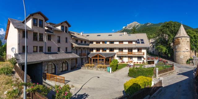 Hautes-Alpes (05), Vallée du Champsaur, Saint-Léger-les-Mélèzes, Centre de Vacances Les Prés Jaunes //  Hautes-Alpes (05), Champsaur valley, Saint-Léger-les-Mélèzes, Centre de Vacances Les Prés Jaunes