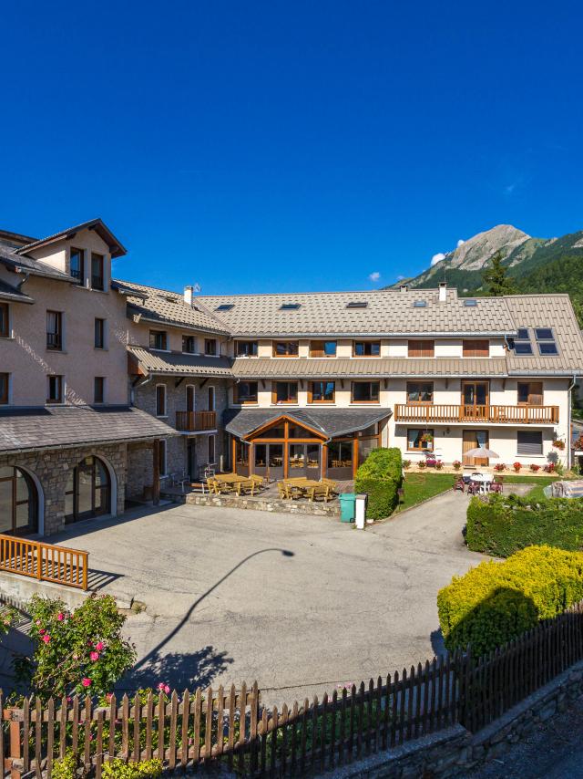 Hautes-Alpes (05), Vallée du Champsaur, Saint-Léger-les-Mélèzes, Centre de Vacances Les Prés Jaunes //  Hautes-Alpes (05), Champsaur valley, Saint-Léger-les-Mélèzes, Centre de Vacances Les Prés Jaunes