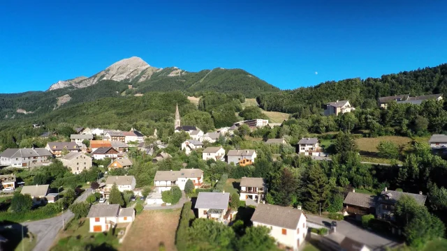 St Leger les Mélèzes dans le Champsaur